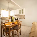 Dimitris Break Apts 아파트호텔