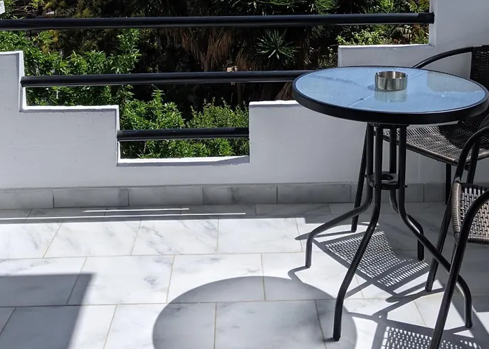 Dimitris Break Apts ハニア