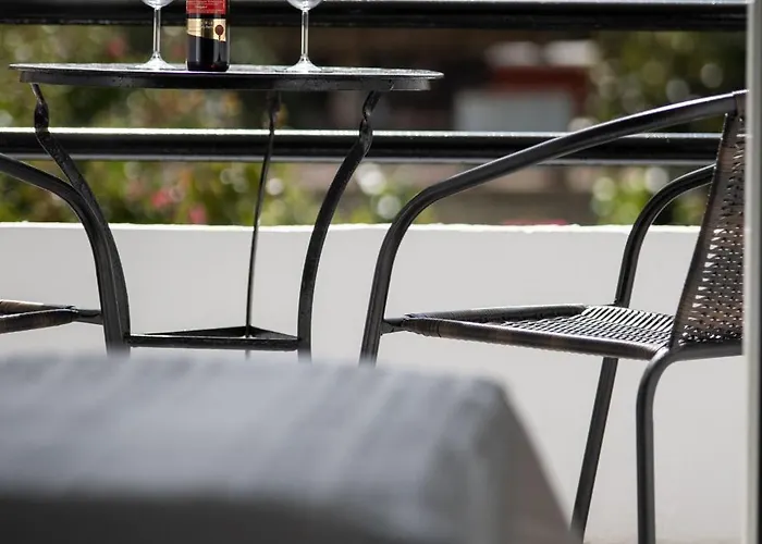 Dimitris Break Apts 3* ハニア