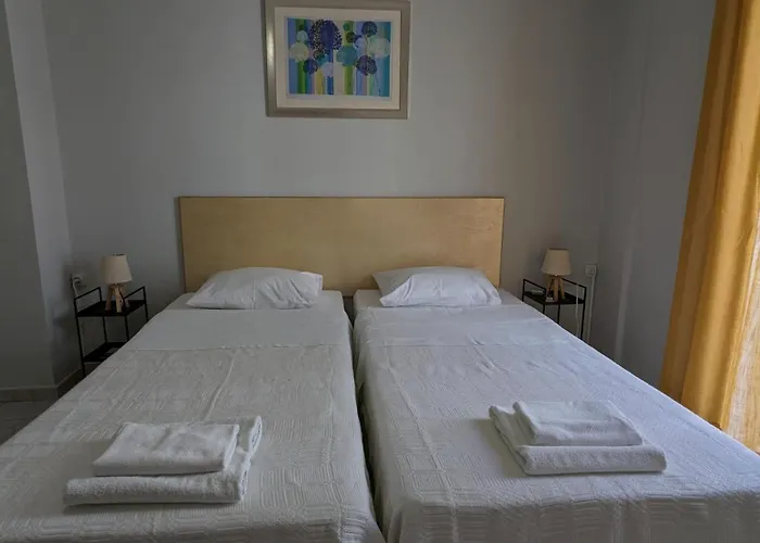 Dimitris Break Apts מלון דירות